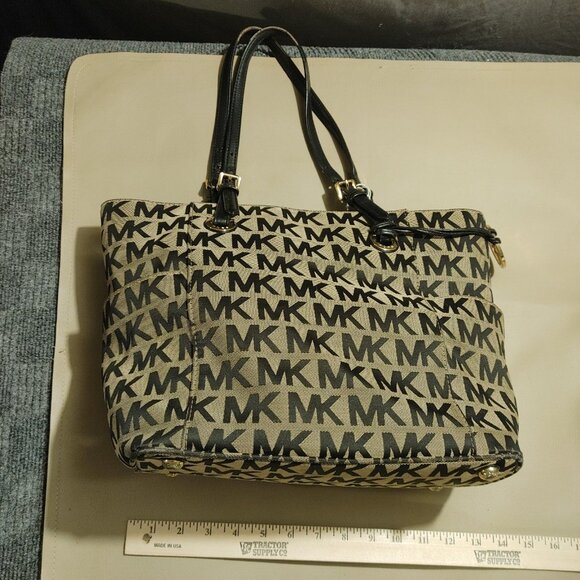 Michael Kors Black Signature Jet Set Monogram Shoulder Tote - Picture 3 of 7